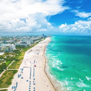 high-angle-view-beach-against-sky