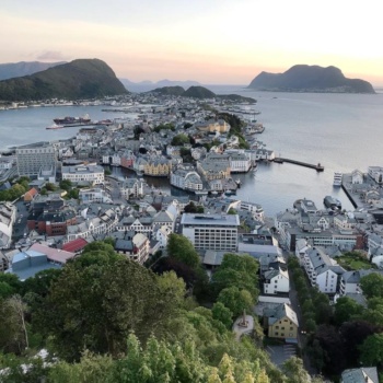 high-angle-view-townscape-by-sea-against-sky